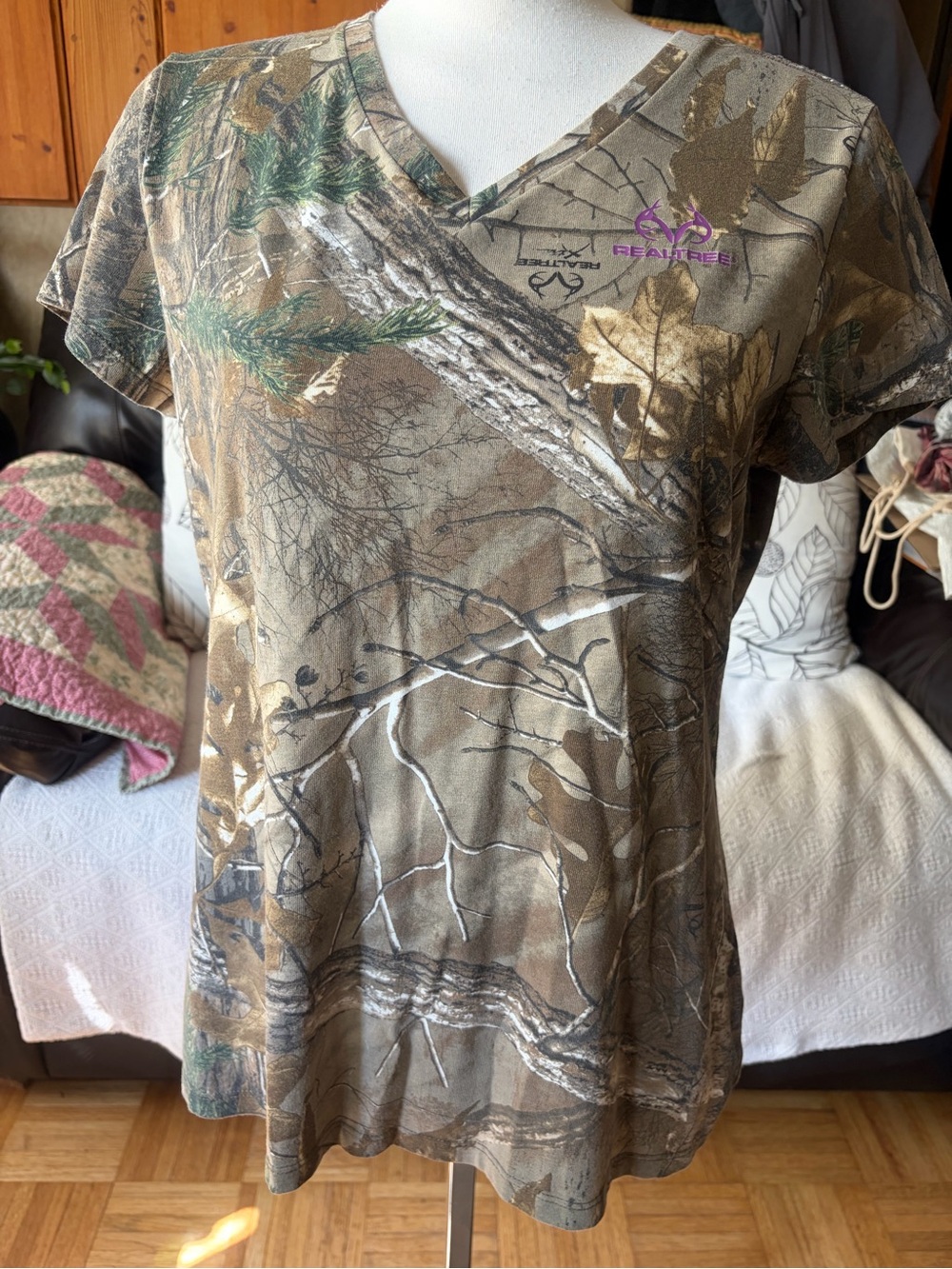 Women's Realtree V-neck Camo T-shirt, Purple Logo Size Lrg